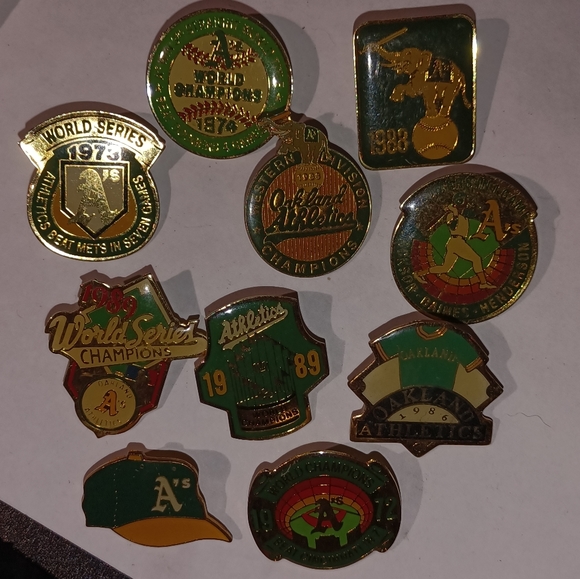 Authentic vintage Oakland A's collectible pins $9 each or all 10 for $80 - Picture 5 of 8